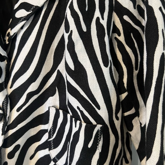 Tweeds Black and White Zebra Print Blazer - Picture 3 of 7